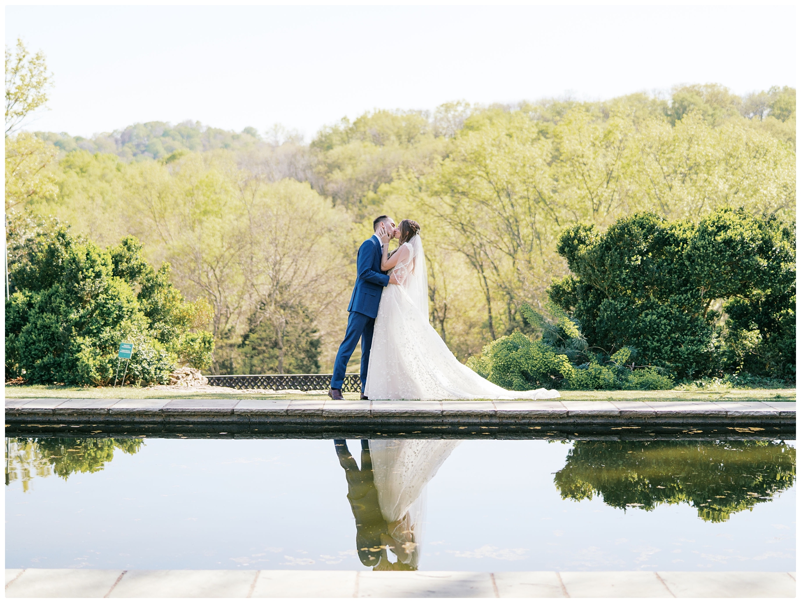 Cheekwood Nashville wedding photo at reflecting pool