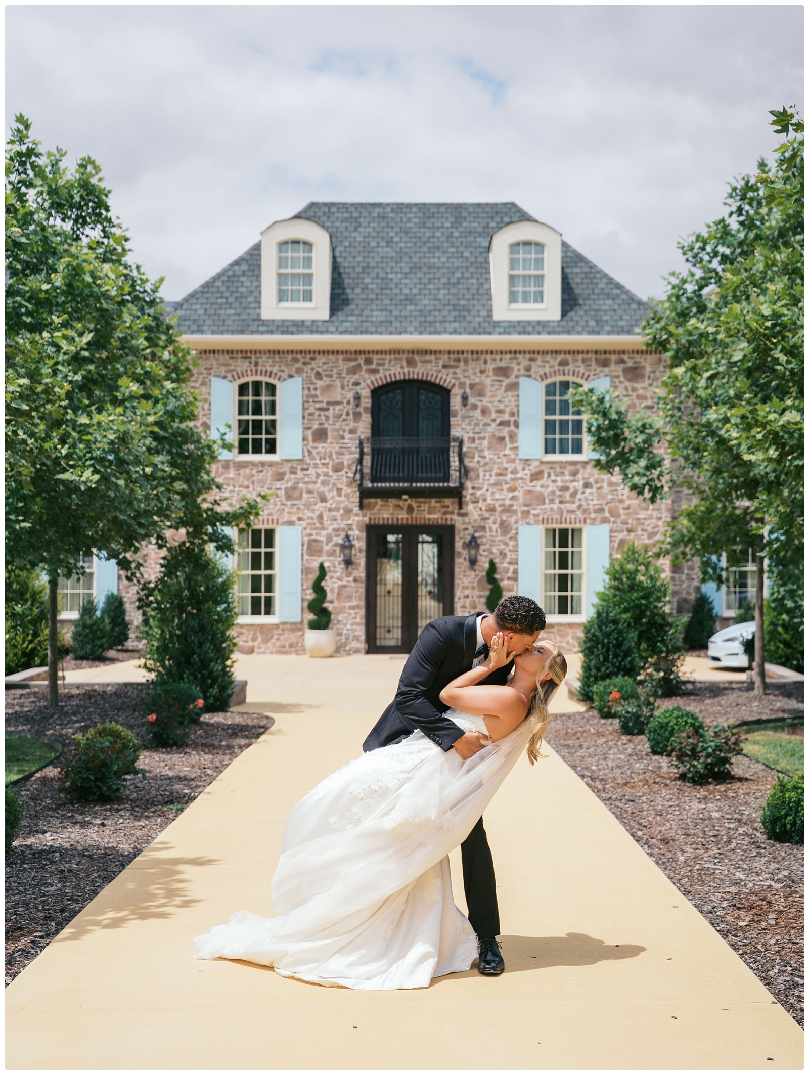 bride and groom kissing at their Blackberry ridge wedding
