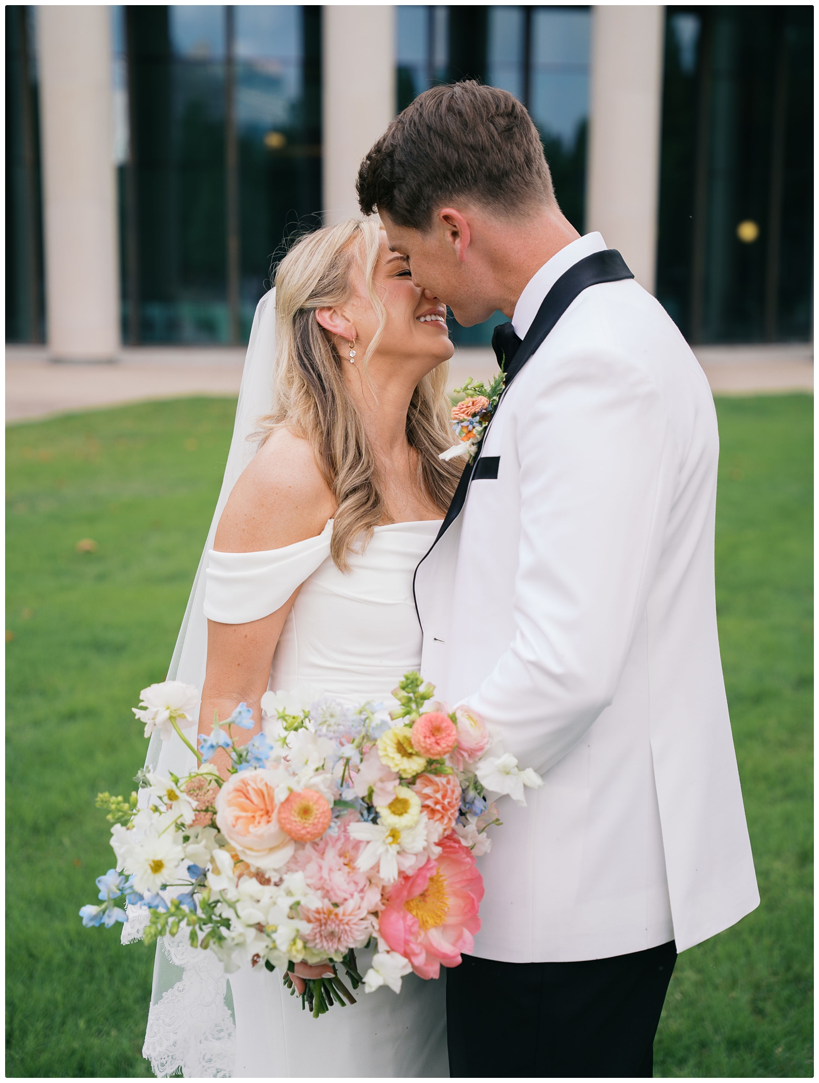 bride and groom portrait at Tennessee State Museum wedding